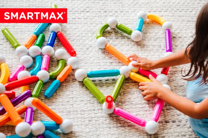  SmartMax kifejezetten a csecsemők, tipegők és óvodások számára kifejlesztett, díjnyertes mágneses építőrendszer. 
