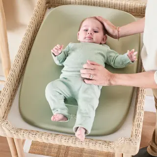 Babaápolás, lázmérő, körömolló, orrszívó, haj kefe, pelenkázó lap