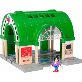   BRIO World Központi pályaudvar hanggal (33649) – Interaktív vasútállomás figurával