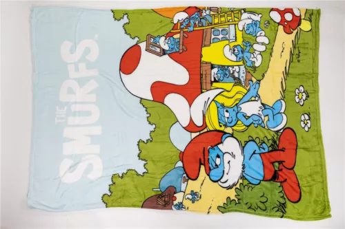 Hupikék törpikék Village Life flanel takaró 110x150cm