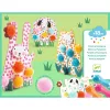 Djeco Képszínezés pöttyökkel és pompomokkal - Lenn a fűben, kreatív készlet 18 hónapos kortól (DJ00965)