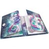 Nebulous Stars Mini jegyzetfüzet matricákkal tollal Isadora