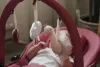 Hattyús baba pihenőszék rózsaszín- Tryco babáknak