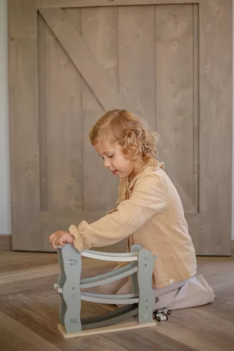 Label Label fából készült versenypálya olivazöld színben - Fajáték