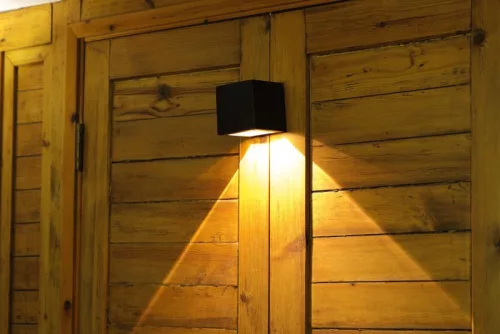 Napelemes fali lámpa, Strend Pro Garden, fekete, 10 x 10 x 10 cm, 1 LED, elegáns, akkumulátoros, automatikus kapcsolás, melegfehér fény