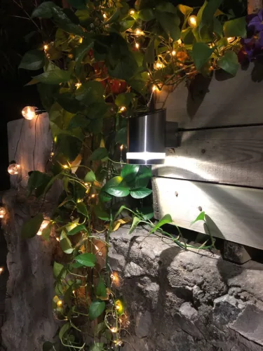 Napelemes fali lámpa, Strend Pro Garden, ezüst, 9 x 12 x 14 cm, 2 LED, rozsdamentes acél és műanyag, akkumulátoros, automatikus kapcsolás, fehér fény
