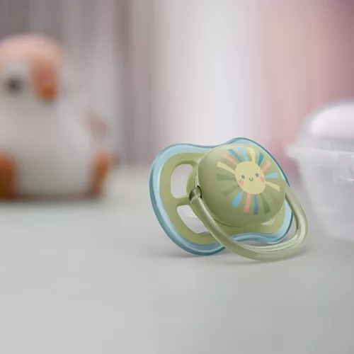 Philips AVENT játszócumi Ultra Air szivárványos 0-6hó fiús 2db