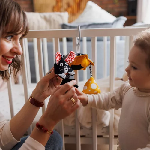 BabyOno játék babakocsira kontrasztos színekben MOUSE 1678