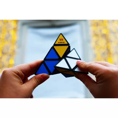 Pyraminx logikai játék