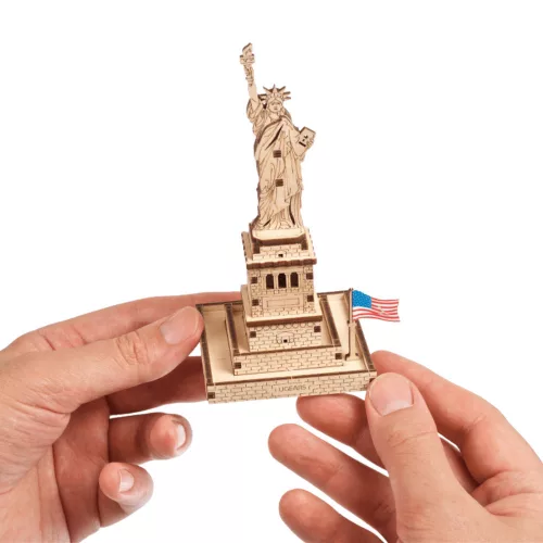 UGEARS Szabadság-szobor modell