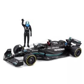   Bburago 1:24 F1 versenyautó pilótával – Mercedes-AMG F1 W14 E Performance