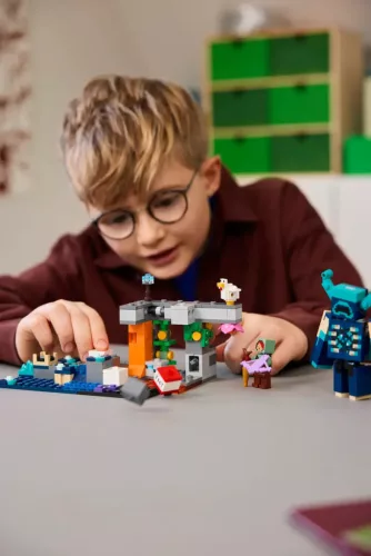 LEGO Minecraft 21274 Találkozás az õrzõvel