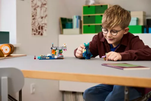 LEGO Minecraft 21274 Találkozás az õrzõvel