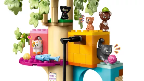 LEGO Friends 42666 Születésnapi cicazsúr és lombház cicáknak