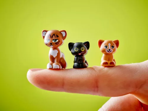 LEGO Friends 42666 Születésnapi cicazsúr és lombház cicáknak