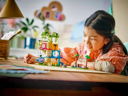 LEGO Friends 42666 Születésnapi cicazsúr és lombház cicáknak