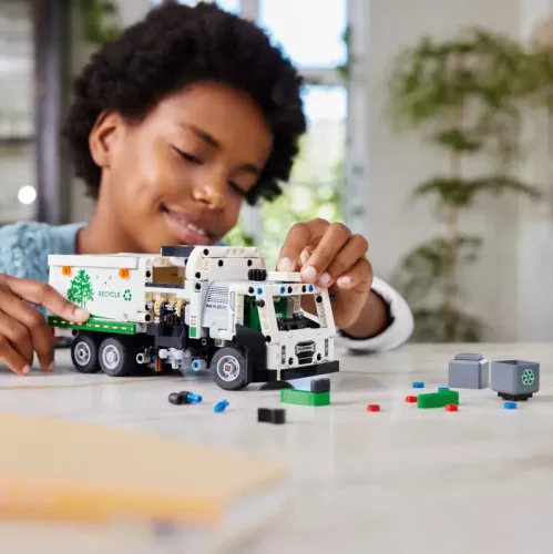 LEGO Technic 42167 Mack® LR Electric kukásautó