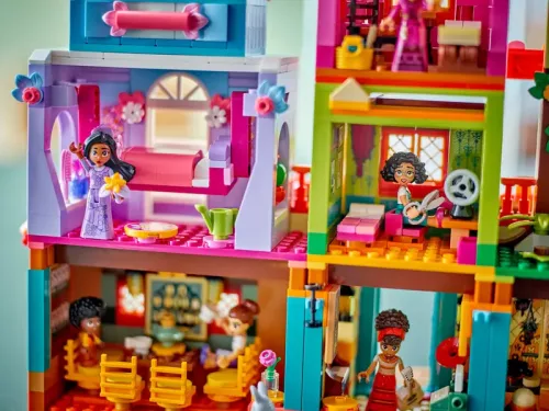 LEGO Disney 43245 A Varázslatos Madrigal ház