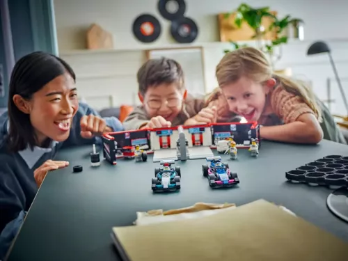 LEGO City F1®-es garázs, Mercedes-AMG és Alpine autók 60444