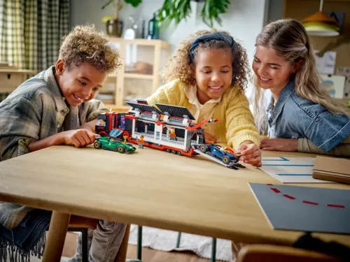 LEGO City F1®-es kamion, RB20 és AMR24 F1®-es autókkal 60445