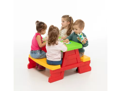 Piknikasztal vegyes színben