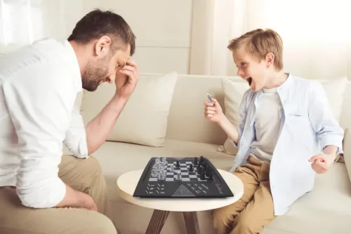 ChessMan Elite elektronikus sakk-készlet – Lexibook, világításos kijelzővel
