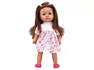 Magyarul beszélő Charlotte, virágos ruhában