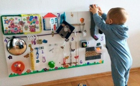 DIY matatófal: készítsd el otthon a kicsik kedvenc játékát